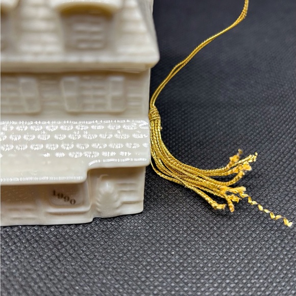 LENOX 1990 CHRISTMAS VILLAGE INN ORNAMENT - Picture 8 of 12